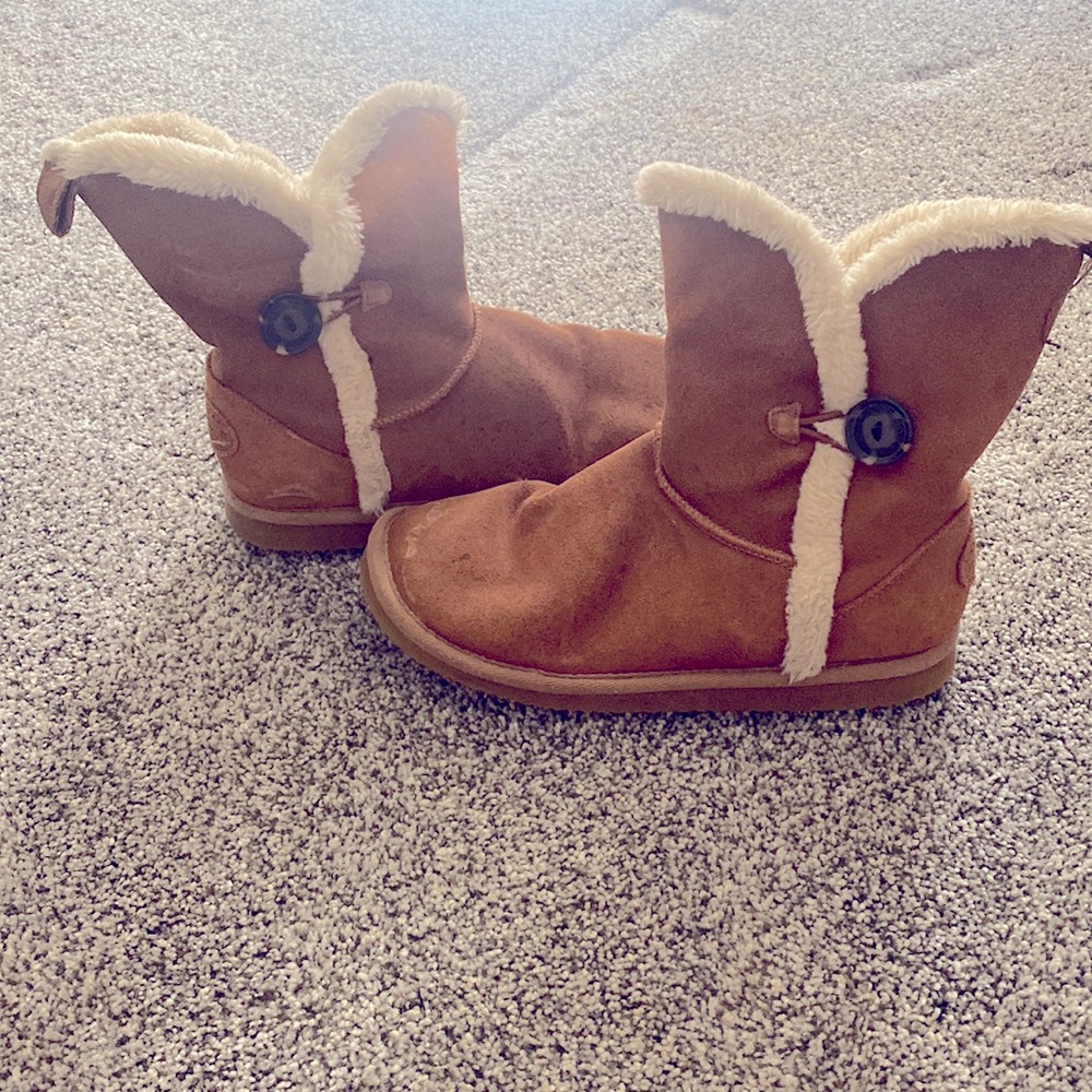 Brown American Eagle fur boots